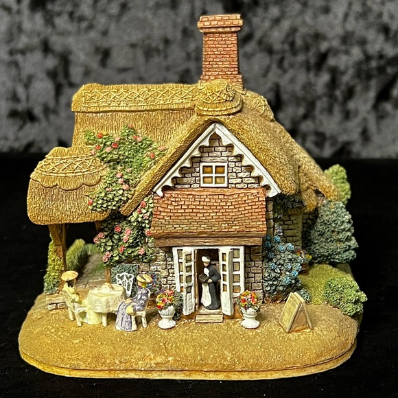 Lilliput Lane | Bargate Cottage Tea Room | English Tea Rooms Collection - Picture 1 of 15